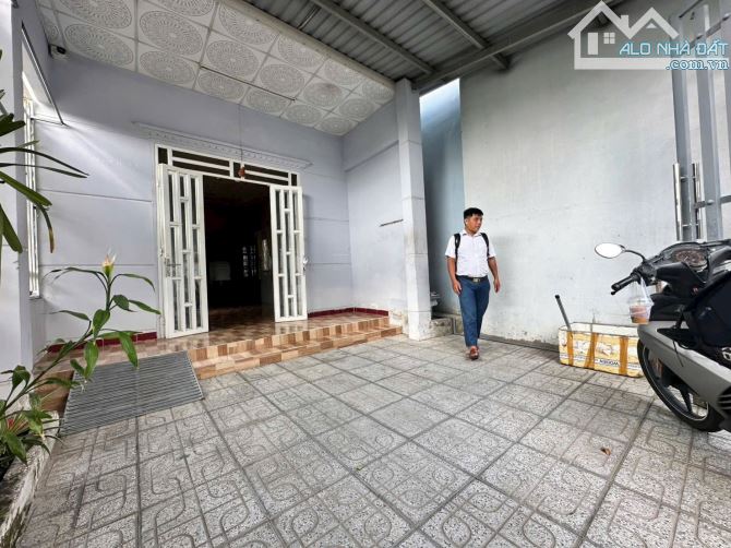 Nhà phú mỹ Diện tích: 5,5 × 21 m, nở hậu: 5,9 m