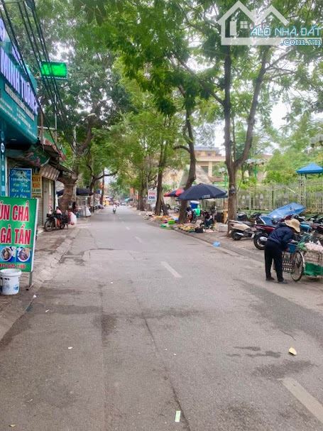 BÁN NHÀ LÔ GÓC – MẶT PHỐ MAI DỊCH – VỈA HÈ RỘNG – NỞ HẬU – GIÁ 21 TỶ