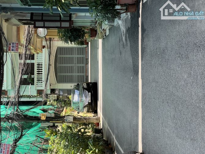 - KHU  PHÂN LÔ - Ô TÔ ĐỖ CỬA VÀO NHÀ - NGÕ THÔNG Ô BÀN CỜ - GẦN PHỐ NGUYỄN CHÍ THANH - 2 T