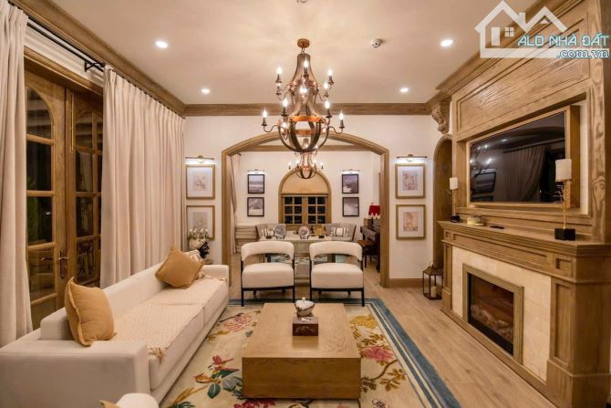 VILLA CAO CẤP THIẾT KẾ VỪA CỔ ĐIỂN + HIỆN ĐẠI, SANG TRỌNG VÀ TINH TẾ 460M2 GIÁ 69 TỶ