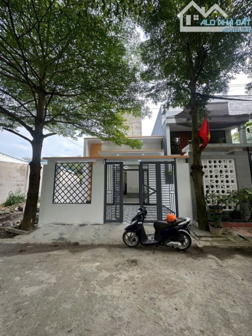 BÁN NHÀ CẤP 4, MT NHỰA, P.TÂN ĐỊNH, TP.BẾN CÁT, DT:6x18, TC100%, SHR, GIÁ 1,820 TỶ.