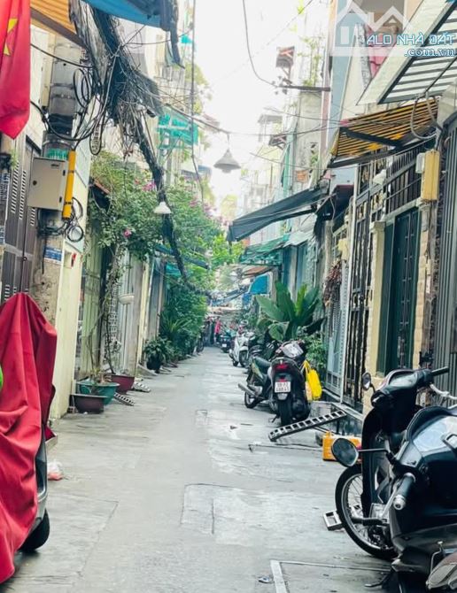 Nhà đẹp Nguyễn Thiện Thuật, P.3, Q.3, DT: 3.4 X 11m, ba lầu, giá 6 tỷ 75.