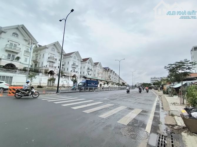 Căn Hộ DV 90Pn. Dương Quảng Hàm. DTĐ 300m2. Đầy đủ giấy tờ pháp lý kinh doanh