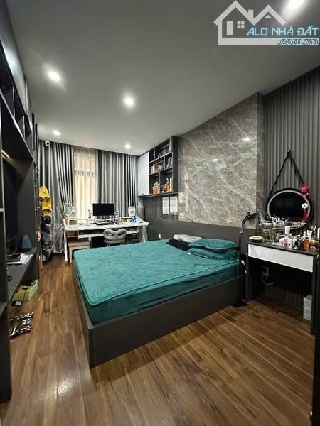 PHỐ NGÔ SỸ LIÊN- GẦN 9 TỶ- Ô TÔ TRÁNH-XÂY MỚI- VIEW HỒ.