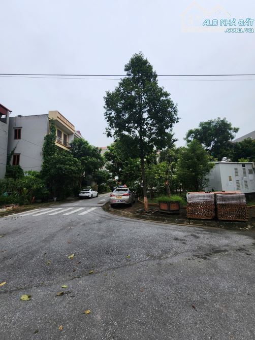 Bán đất 2 Mặt tiền . Phương Vỹ . dt 79,5m . mt 5m . hướng TN & ĐN . giá 7ty650