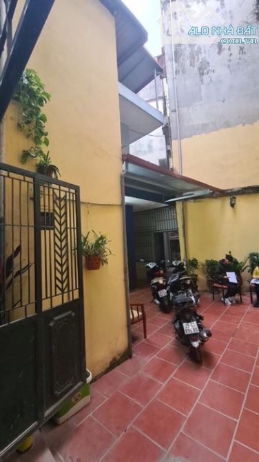 Nhà mặt ngõ Thông Phong,  Tôn Đức Thắng, quận Đống Đa,  56m2 x 2 tầng, ô tô đỗ cửa, 8,3 tỷ