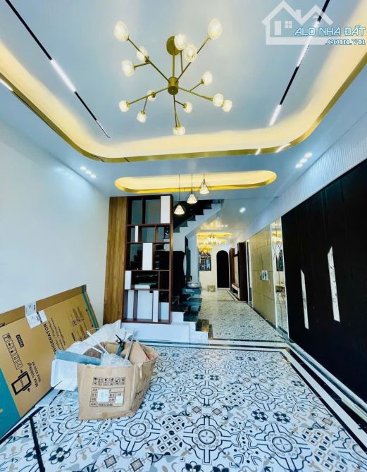 Bán nhà 5 tầng thang máy khu phân lô Văn Cao - Thư Trung - 70m giá bán 6,8 tỷ