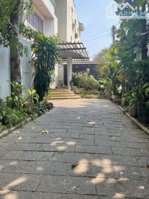 CHO THUÊ BIỆT THỰ SÂN VƯỜN 64D TRƯƠNG ĐỊNH Q3, DIỆN TÍCH: 9x28M, HẦM 3 LẦU, GIÁ 150 TRIỆU