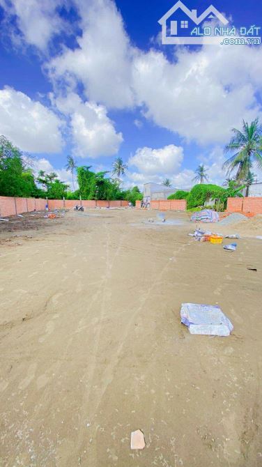 Cho thuê đất hơn 2.000 m2 hẻm 311 Nguyễn Văn Cừ