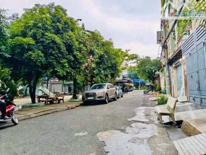 BÁN NHÀ 99 NGUYỄN CỬU ĐÀM KHU COMPOUD CÓ CÔNG VIÊN TRƯỚC NHÀ 5TẦNG 5X20 CHỈ 16,9TỶ