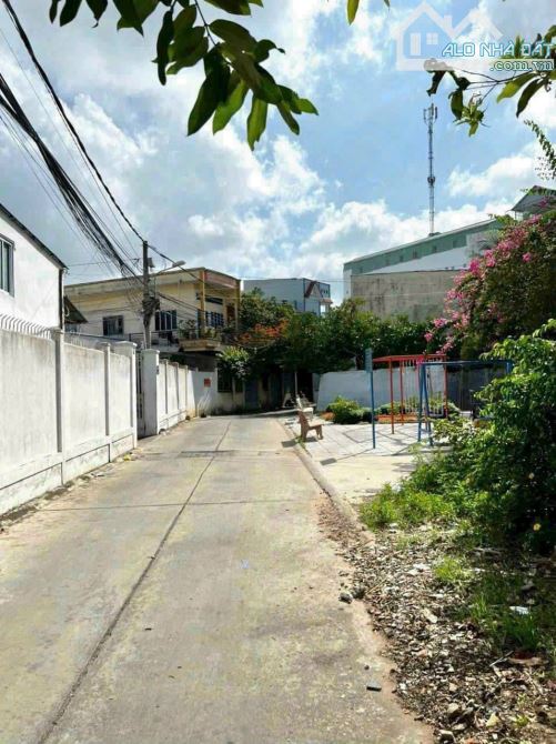 Bán nhà diện tích lớn 1 trệt 2 lầu hẻm 1 đường Lý Tự Trọng, Tp Cần Thơ.