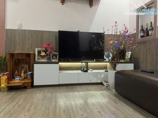 BÁN NHÀ Ở NGAY, DT 103M2, NGANG 6M, SÂN Ô TÔ, NHỈN 3 ĐỒNG TL