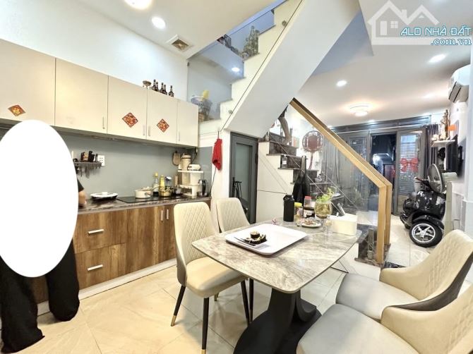 NHÀ 42m2, 3PN, SỔ VUÔNG, HẺM TRƯỚC NHÀ 3M, CÁCH 3 CĂN RA HẺM XE TẢI gần Chợ Thị Nghè- XVNT