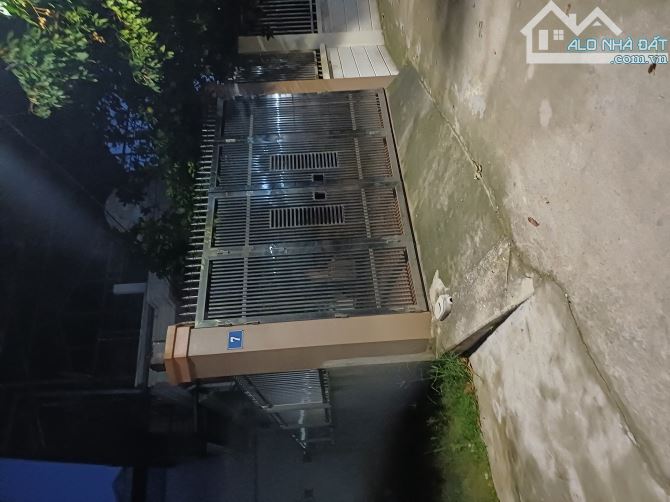 Bát  khối _ gia  lâm _ hà  nội 130m2 _ nhà  2 tầng _ đường  ôtô