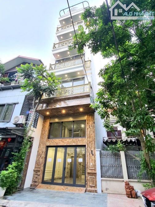 Khuôn tiền hiếm 13 tỷ, 7 tầng thang máy, Vỉa hè đường 13.5m full nội thất