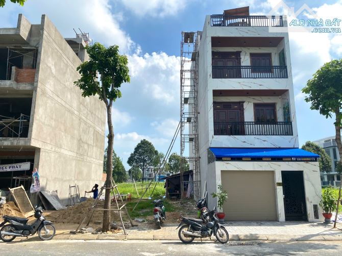 Bán gấp đất 100m2 Đông Tăng Long Q9, đường 12m, giá 7 tỷ