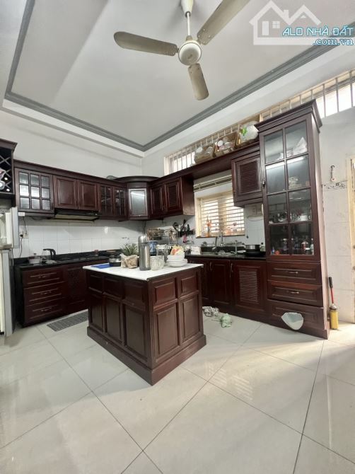 BÁN NHÀ QUẬN 3 • HẺM Ô TÔ • 40M2 - 5 TẦNG - SỔ VUÔNG VỨC - 20M RA MẶT TIỀN - 10
