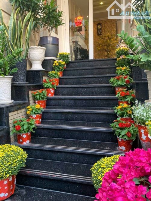 Bán Nhà MT Nguyễn Minh Hoàng Khu K300 Q.Tân Bình - 10x22m Hầm 3 tầng giá chỉ 54 tỷ. - 10