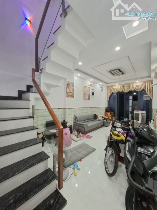BÁN NHÀ 3 TẦNG FULL NT – HẺM 769 PHẠM THẾ HIỂN, P4, Q8- 40m2 ,4PN Lớn Giá Nhỉnh 7 tỷ - 10