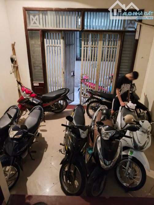HOÀNG NGÂN -TRUNG HÒA - CẦU GIẤY - MỘT NHÀ RA Ô TÔ TRÁNH   - 7 PHÒNG- 10.8 TỶ - 11