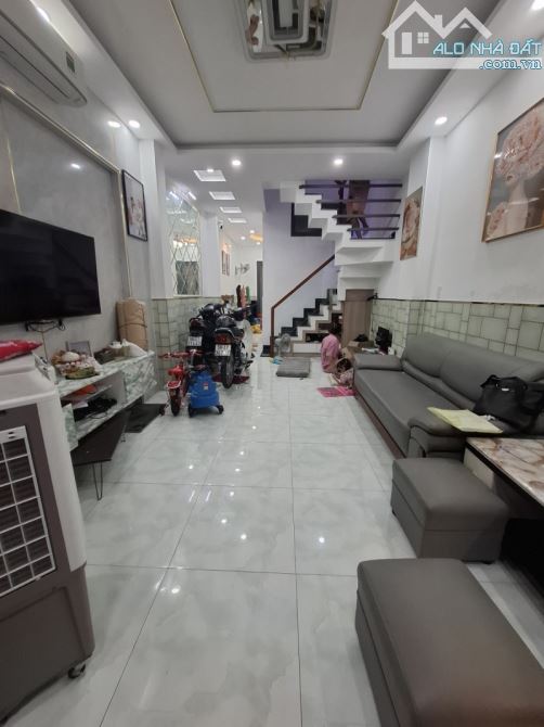 BÁN NHÀ 3 TẦNG FULL NT – HẺM 769 PHẠM THẾ HIỂN, P4, Q8- 40m2 ,4PN Lớn Giá Nhỉnh 7 tỷ - 11