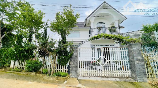 Chỉ với 9,5 tỷ sở hữu biệt thự 2 mặt tiền Trung tâm 200m2(18x12). Đường Nguyên Tử Lực, P.8 - 1