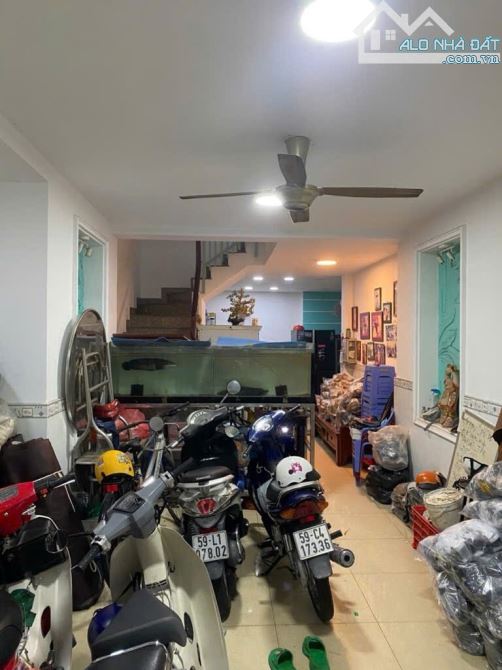 Bán nhà 3 tầng, Trần Xuân Soạn, Quận 7. DT 88m2, ngang nở hậu 12m, 6PN, Giá 8 tỷ hơn - 1