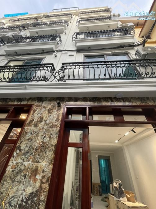 Nhà Cầu Diễn 6 tầng mới kính koong - thang máy nhập khẩu - sát ô tô - giá chỉ 7.39 tỷ - 1