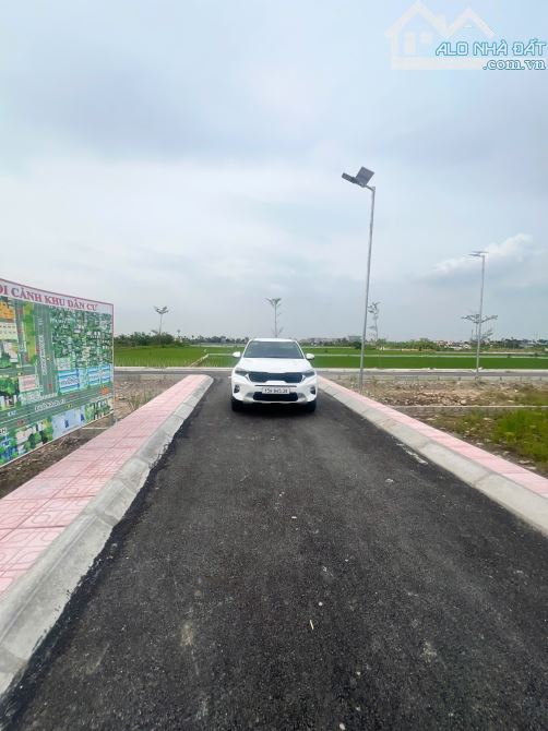 BÁN ĐẤT NẰM NGAY ỦY BAN XÃ BÁT TRANG, CÁCH MẶT ĐƯỜNG 301, CHỢ, TRƯỜNG HỌC 400M - 1