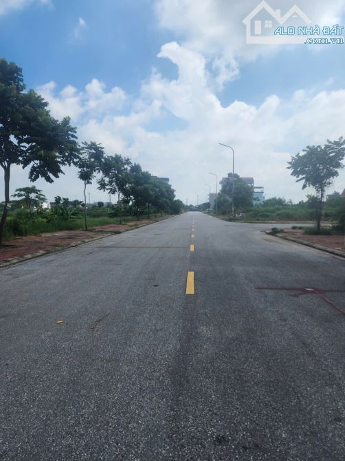 BÁN LÔ VỊ TRÍ ĐẸP NHẤT TRỤC CHÍNH 22M ĐẤU GIÁ KIM CHÂN, BẮC NINH. 90M2 MT5M. GIÁ HƠN 4 TỶ - 1