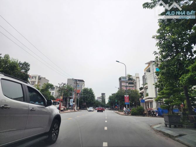 Bán nhà 4 tầng mặt đường Bình Than. KĐT Đại Dương. Dt 136m2. Mt 8,4m. TB. Giá 35 tỷ - 1