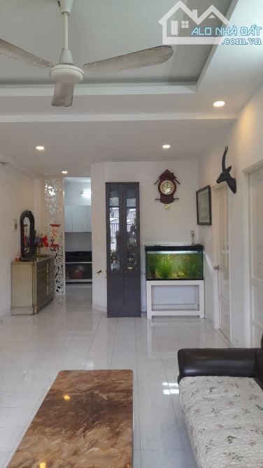 Bán căn hộ 2PN, 2WC, 65m2 giá 2,95 tỷ tại Nguyễn Kim, Q10, HCM - 1