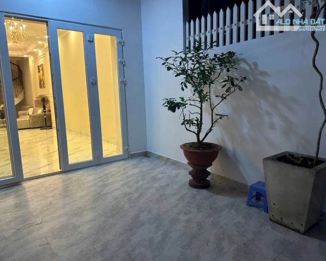 NHÀ ĐẸP TÔN THẤT TÙNG, QUẬN 1: DT LỚN 121M², NỞ HẬU, Full Nội Thất, Giá 23 Tỷ TL! - 1
