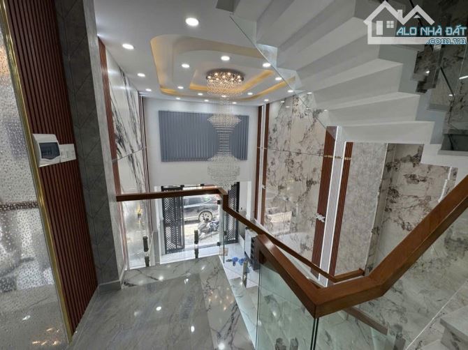 Bán nhà  5 tầng đường HÀ HUY GIÁP, phường THẠNH XUÂN,Q12,dt56m²(4x14). Hẻm 11m.Giá 6,4tỷ - 1
