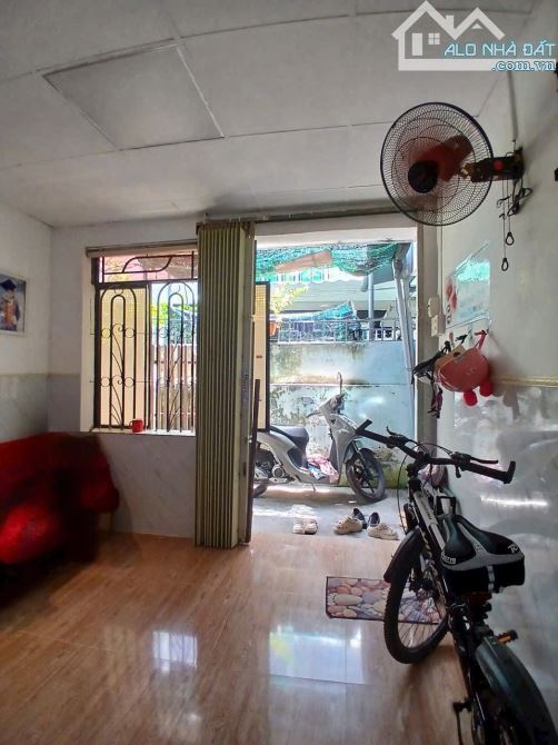 Bán đất tặng nhà câp 4 hẻm xe tải nhỏ Vĩnh Nguyên.Sau lưng trường tiểu học cách biển 800m - 1