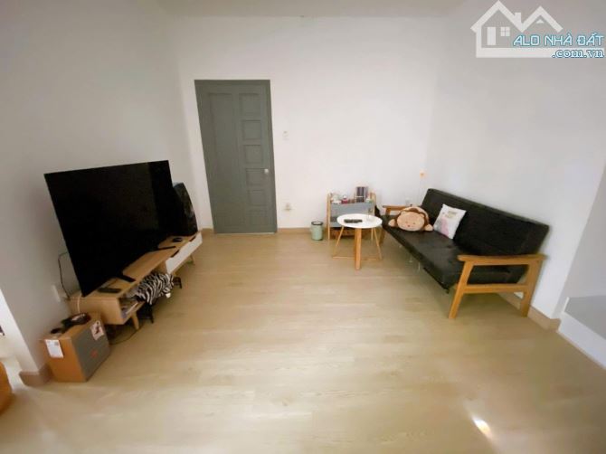 BIỆT THỰ VƯỜN QUẬN 12 -- 2 TẦNG - SỔ VUÔNG A4 - NGANG 17M X 19M DÀI - DT 326M2 - 1