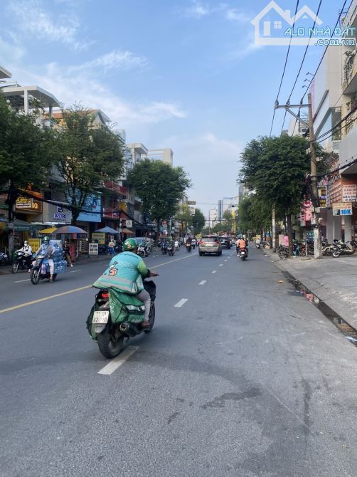 Hạ 1 tỷ! Bán nhà Nguyễn Gia Trí Bình Thạnh_5*30_Đường 12m_Hutech Hàng Xanh_GPXD Hầm 7 tầng - 1