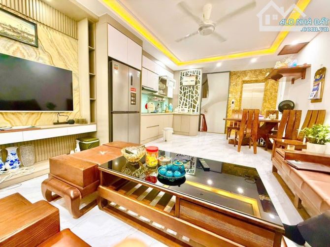 PHỐ HOÀNG QUỐC VIỆT- CHỈ 9 TỶ- LÔ GÓC - Ô TÔ TRÁNH - THANG MÁY - 1
