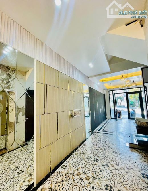Bán nhà 5 tầng thang máy khu phân lô Văn Cao - Thư Trung - 70m giá bán 6,8 tỷ - 1