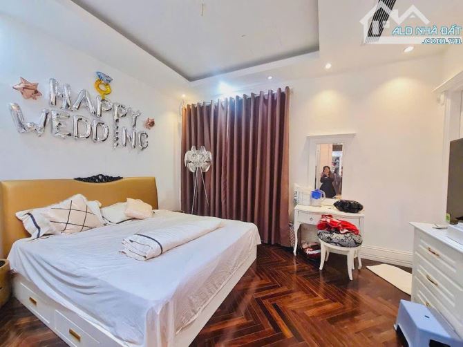 BÁN BIỆT THỰ ANH ĐÀO – VINHOMES RIVERSIDE - Giá: 60 Tỷ | Diện tích: 164m² | MT: 10m | 4 Tầ - 1