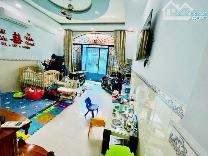 Bán nhà 2 tầng phường Tân Hưng ngay trung tâm Quận 7; 59m2 (3PN); an ninh tuyệt đối - 1