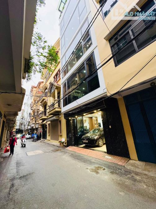 BÁN TÒA CĂN HỘ DỊCH VỤ PHỐ GIÁP NHẤT 190M 9 TẦNG LÔ GÓC 2 THOÁNG Ô TÔ TRÁNH DOANH THU 250/ - 1