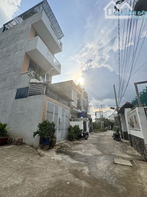 BIỆT THỰ 2 TẦNG SÂN VƯỜN, DT 8x25 200M2, HẺM XE HƠI NGỦ TRONG NHÀ, LINH ĐÔNG,Chỉ 12 Tỷ X - 1