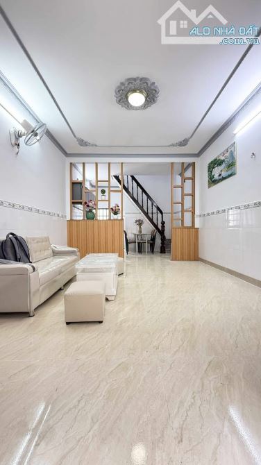NHÀ 2 TẦNG ĐÚC 40M2 HAI MẶT HẺM. 50M RA MẶT TIỀN NGUYỄN ẢNH THỦ GẦN CHỢ ĐÔNG QUANG Q12. - 1