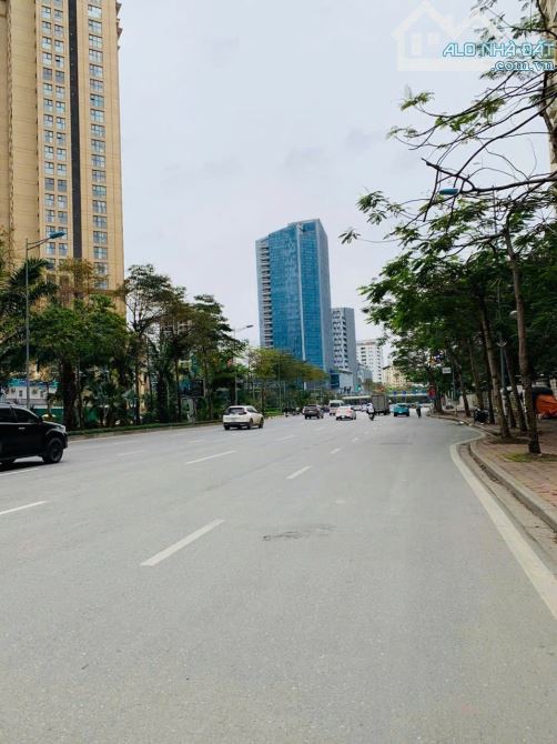 BÁN NHÀ - VÕ CHÍ CÔNG -53m - 5 TẦNG - MT8,6m - GIÁ 10,5tỉ - DÂN XÂY- GẦN PHỐ - NGÕ NÔNG- T - 1
