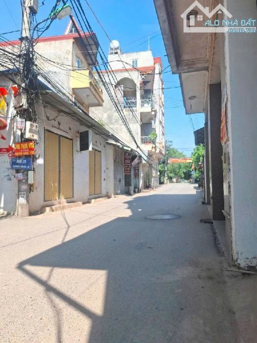 BÁN ĐẤT TẶNG NHÀ 2 TẦNG TẠI YÊN LÔ - YÊN NGHĨA HÀ ĐÔNG DT842. NHỈNH 12 TỶ - 1