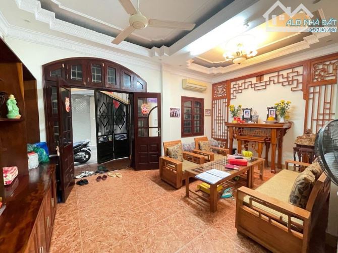 Tập thể Lô Góc Tầng 1 Kim Liên🔥Sổ hơn 60m2🔥Sử dụng 100m2🔥4 Ngủ🔥Nhỉnh 6 Tỷ TL - 1
