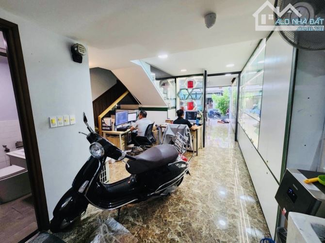 Bán Nhà 5 Tầng Mới Đẹp, Có Thang Máy, Ngang 5m, Nở Hậu, Trung Tâm Quận 4 - 1