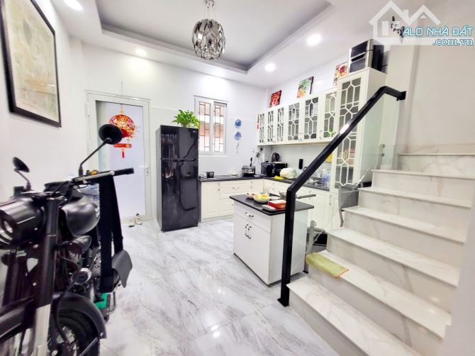❌TRỊNH ĐÌNH TRỌNG -Hẻm nhựa 6m 1 căn ra MT-  KC 5 tầng - Giá 8.8 tỷ - 12