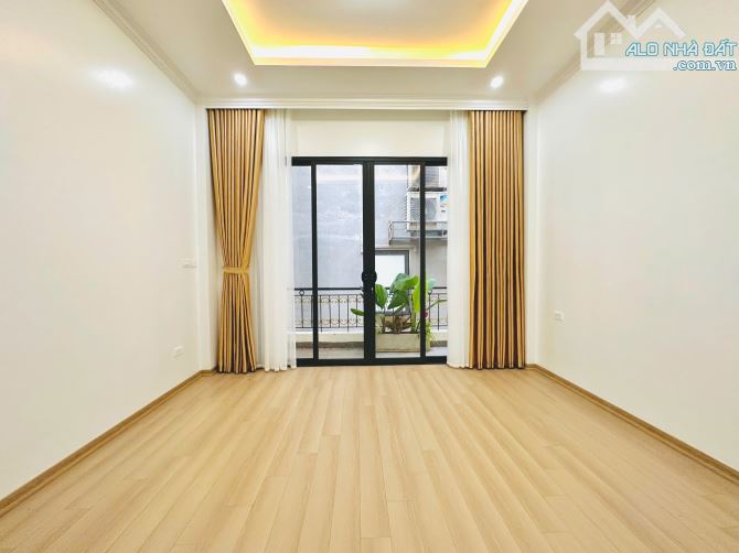 Chính chủ bán nhà Thái Hà 45m2, 6T thang máy, 5pn, mt 4,2m. Phân lô, 5 chỗ vào nhà.